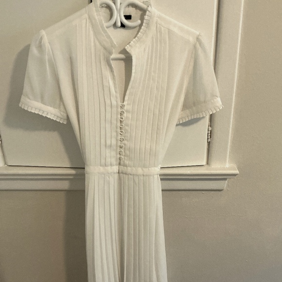 Feminine white Jacob dress knee length, in size small, like brand new condition - Picture 1 of 3